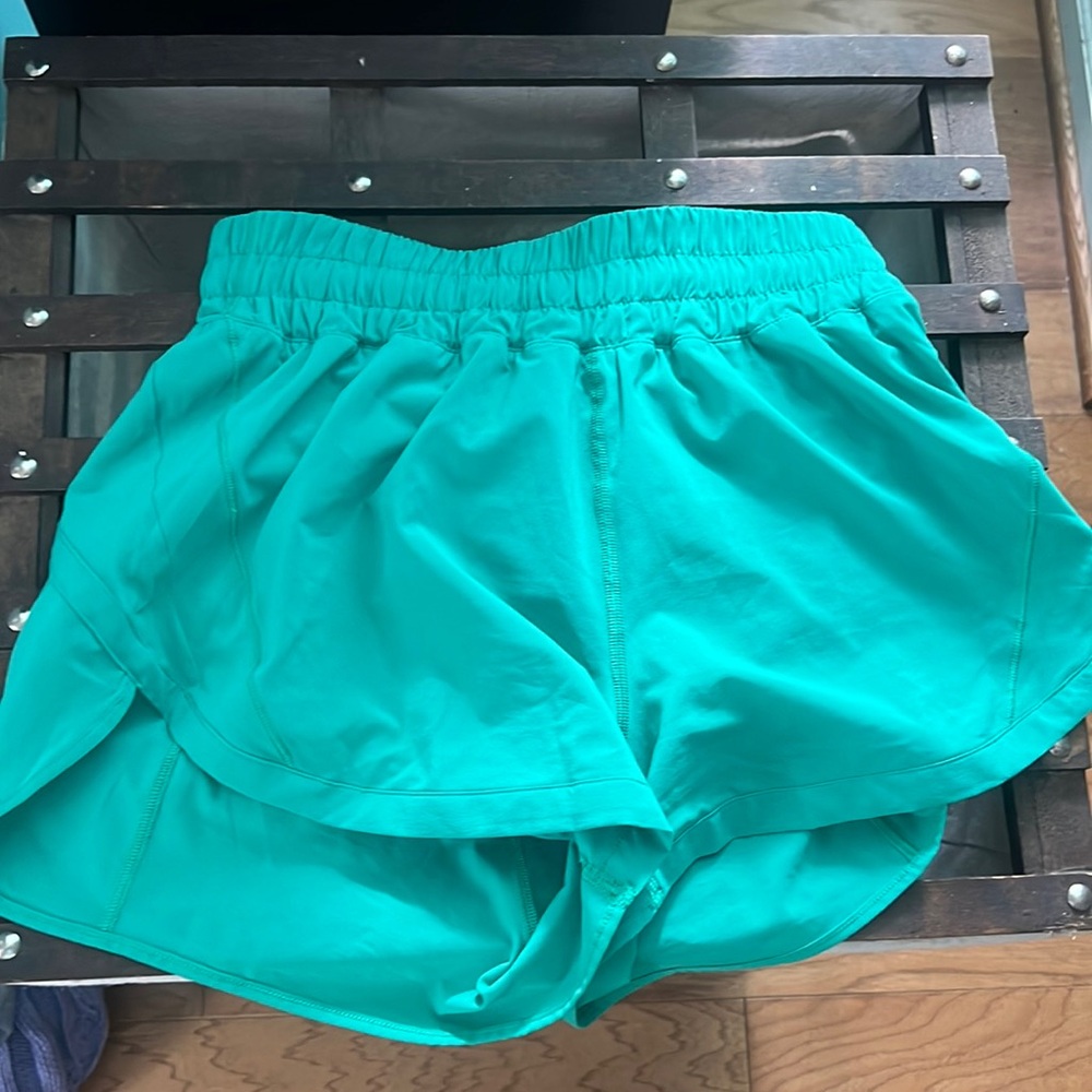 lululemon high rise 3” shorts